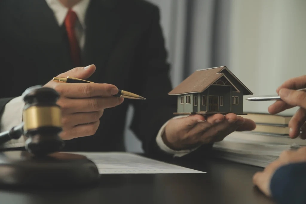 Cómo asegurar la certeza jurídica en inversiones inmobiliarias: guía para evitar riesgos legales